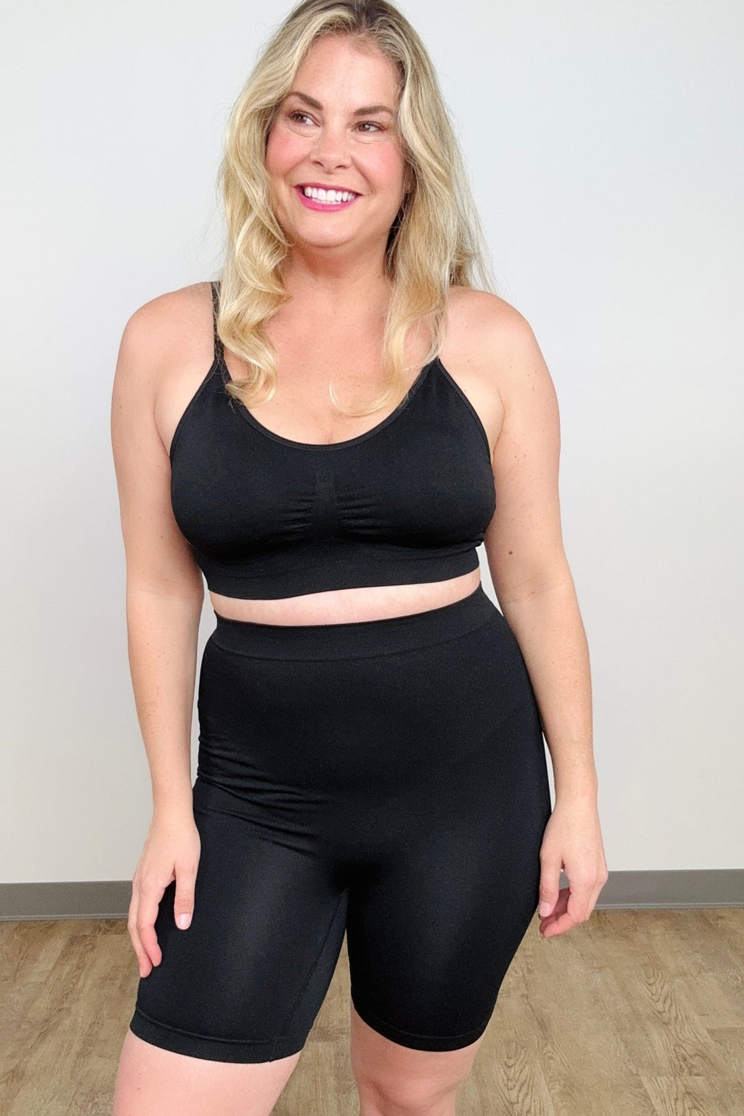 FawnFit Solid Seamless Sports Bra & Butt Lift Shorts Set-Active Sets-Kiwidrop-Black-S-[option4]-[option5]-[option6]-[option7]-[option8]-Shop-Boutique-Clothing-for-Women-Online